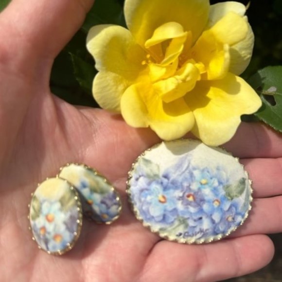 Vintage Jewelry - VTG Hand Painted Flowers on Porcelain Brooch Earrings SET